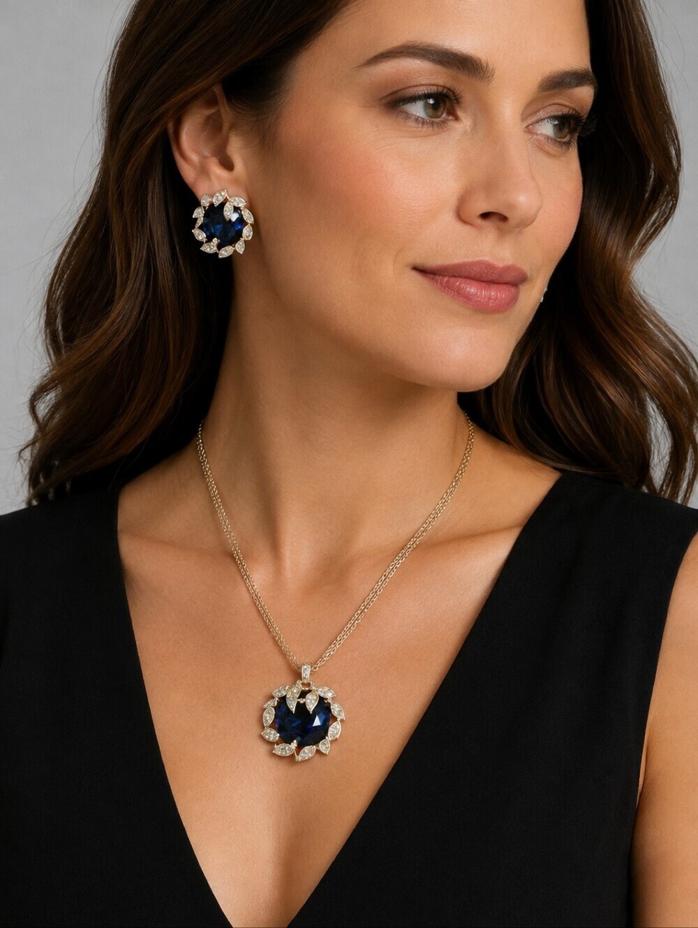 VTG SARAH COVENTRY 1969 Holiday Ice Blue Crystal Colonial Necklace Earrings Set